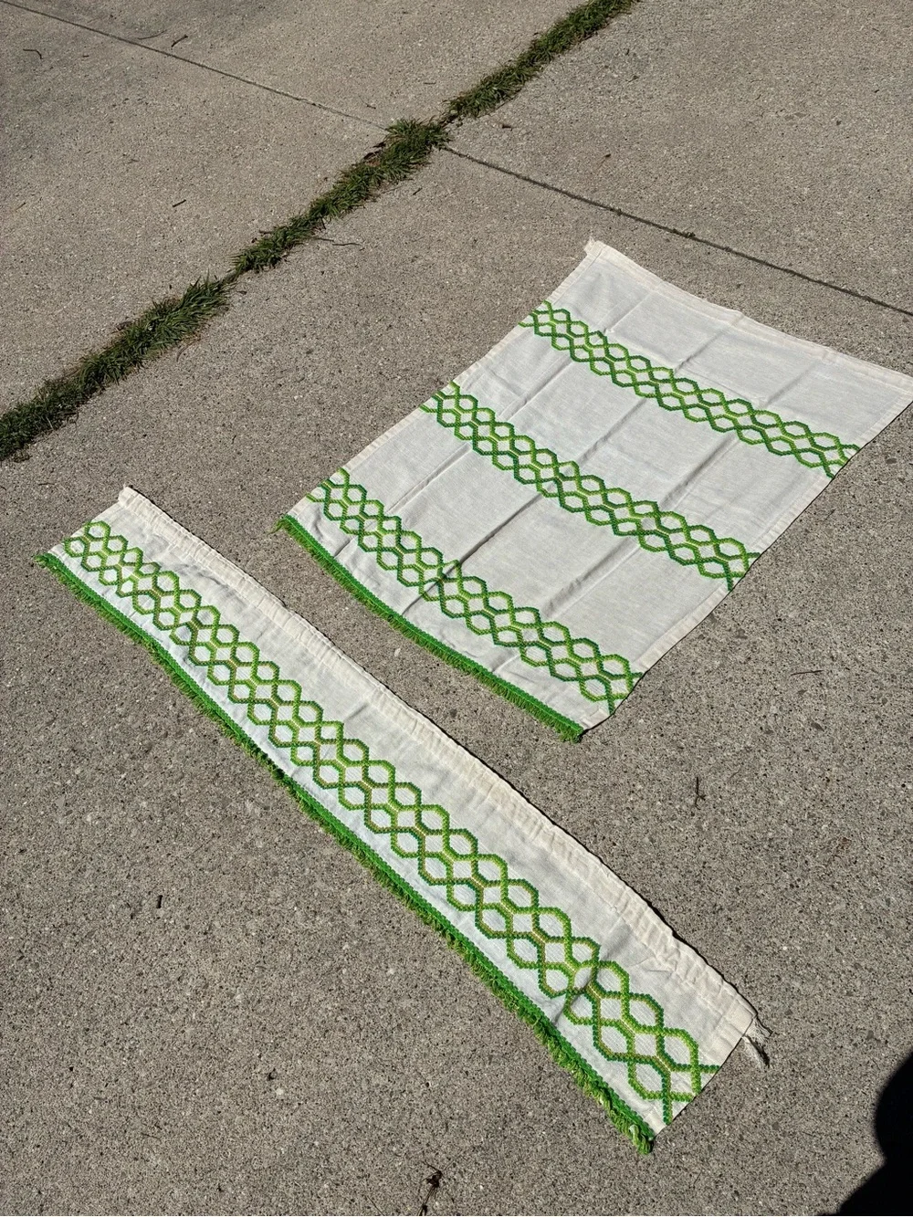 Vintage 1970s green and cream cafe curtains